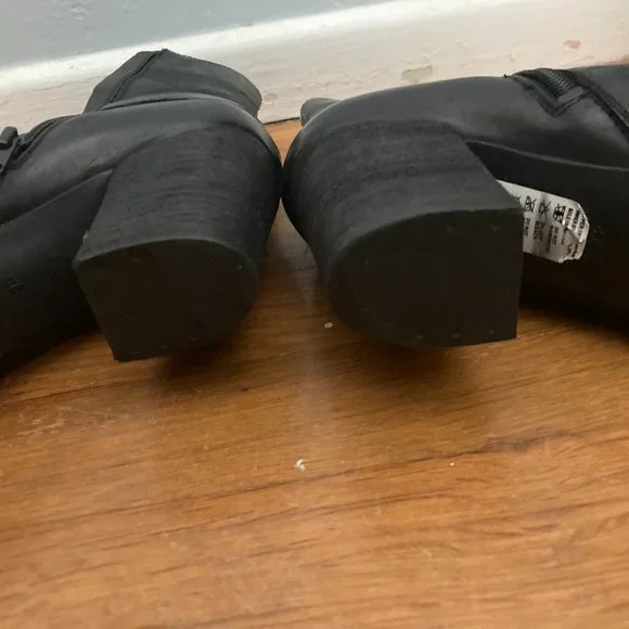 Guess Black Heeled boots - size 8